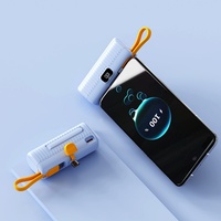 Batteries externes mini portables à succès avec écran LED 5000 mAh et câble intégré pour l'extérieur