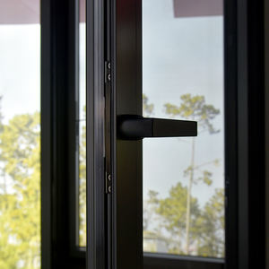 Fenêtre à battant moderne à ouverture intérieure en alliage d'aluminium mince, triple vitrage, à rupture de pont thermique, insonorisée, à économie d'énergie, résidentielle - Product Image 5