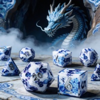 LuxeRoll – Jeu de dés en résine style porcelaine, à bords vifs, polyédriques, pour D&D et RPG, personnalisables, vente en gros, 7 pièces