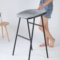 Tabouret de bar rectangulaire empilable durable et moderne avec structure en fer, chaises de bureau en feutre PET, couleur personnalisable