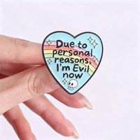 Badge en émail en forme de cœur avec citation humoristique pour sac, chapeau, vêtement et ornement de style personnel