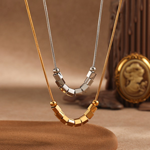 Colar de Corrente de Cobra em Aço Inoxidável Banhado a Ouro 18K com Pingente de Cubo Minimalista para Mulheres - Product Image 2