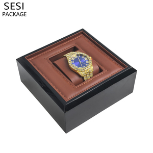 Scatola Porta Orologio Singolo in Legno con Logo Personalizzato e Interni in Pelle Lusso Laccata Nero Pianoforte con Serrature - Product Image 3