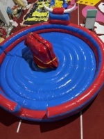 Taureau mécanique gonflable commercial avec matelas de sécurité pour location de fête foraine, événement de parc d'attractions