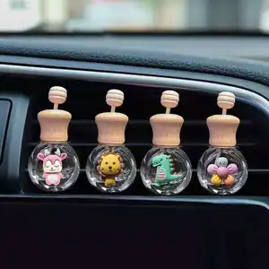 Mini cam kavanoz benzersiz aromaterapi 5ml 7ml 8ml 10ml aroma asılı araba parfüm cam şişe ahşap kapak toptan
