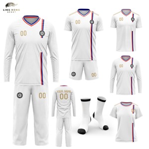 Op maat gemaakte OEM-service Unisex Retro Voetbalshirt 100% Polyester Heat-Transfer Geprint Herfst Trainingskleding Ademend Snel Droog - Product Image 1