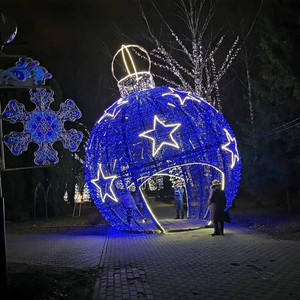 Tira de luces LED impermeable IP65 personalizable, arco de bolas luminosas grandes para iluminación navideña y de eventos en interiores y exteriores - Product Image 1