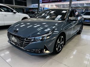 Hyun-dai <span class=keywords><strong>Elantra</strong></span> <span class=keywords><strong>2022</strong></span> 1.5L CVT LUX Premium Sedán <span class=keywords><strong>Gris</strong></span> Espacial Negro 23000km - Product Image 2
