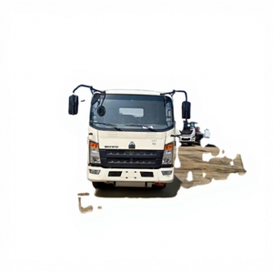 Vente directe d'usine - Camion-citerne HOWO 4X2 de 5000 litres pour un transport efficace de l'huile - Product Image 2