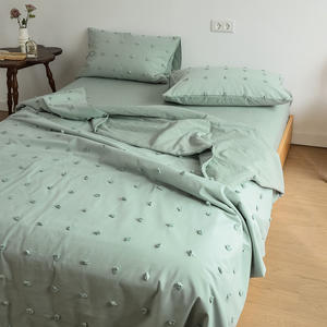 Literie de luxe toutes saisons avec oreillers décoratifs, ensemble de literie en broderie Jacquard avec pompons - Product Image 5
