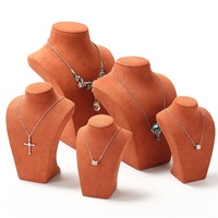DIGU Présentoir de colliers incurvé noir à faible MOQ, buste de mannequin en microfibre pour bijoux, ensemble d'étagères de présentation de colliers pour vitrine