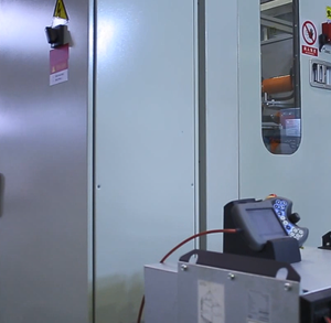 Macchina Robotica a 6 Assi per Sbavatura di Blocchi Cilindri Inferiori di Motori a Benzina, Macchina di Pulizia Shimada Big Bird CB - Product Image 2