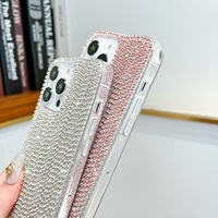 Coque de téléphone de luxe avec pampilles entièrement ornées de diamants pour iPhone 15, 16, 17 Pro Max, et diamants scintillants pour iPhone 15, 14, 13