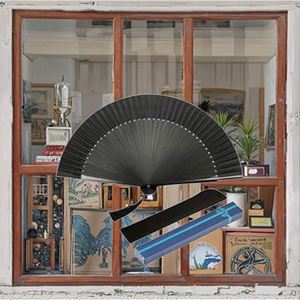 พัดมือไหมสปันสีดำลายใหม่  ทำจากไม้ไผ่รักษ์โลก  แกะสลักอย่างประณีต  สไตล์สุภาพบุรุษ  เหมาะสำหรับวันฮาโลวีน - Product Image 5