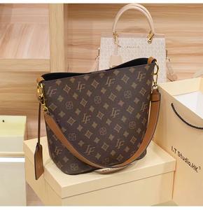 <span class=keywords><strong>กระเป๋า</strong></span>ถือแบรนด์หรูรุ่นใหม่ล่าสุดปี 2026 ทรงถังน้ำ ความจุเยอะ ลายดอกไม้โบราณ รุ่น Love Bag ขายส่งจากโรงงานกวางโจว - Product Image 2