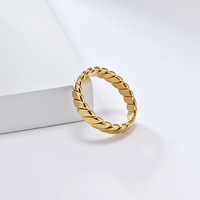 Bague en acier inoxydable plaqué or 18 carats, torsadée, tressée, empilable, résistante au ternissement, bijoux minimalistes pour femmes