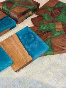 Juego de Posavasos de Madera de Resina Natural con Diseño Artesanal Duradero, Perfecto para Uso Diario o Exhibición Decorativa en Mesas de Centro - Product Image 4