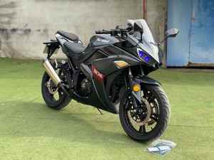 รถจักรยานยนต์ Kawasaki1 เครื่องยนต์ระบายความร้อนด้วยน้ำมัน รุ่นสปอร์ตเรซซิ่ง รถมอเตอร์ไซค์มือสอง เครื่องยนต์สมรรถนะสูง 250 ซีซี ระบบระบายความร้อนด้วยน้ำ - Product Image 5