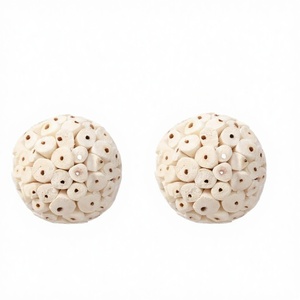 Juguete de masticación para pájaros Sola Atta Ball, juguete de entrenamiento y ejercicio para pájaros - Product Image 3