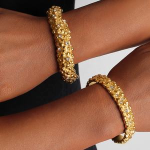 Chất Lượng Cao Đồ Trang Sức Thời Trang <span class=keywords><strong>Bangles</strong></span> 18K Vàng Thép Không Gỉ Zircon C-Hình Không Thường Xuyên Pleated Mở Vòng Đeo Tay <span class=keywords><strong>Bangles</strong></span> Đối Với Phụ Nữ - Product Image 1