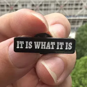 È ciò che è lettera citazione spilla distintivo per lo zaino cappelli nessun mosaico accessorio regalo unico - Product Image 1