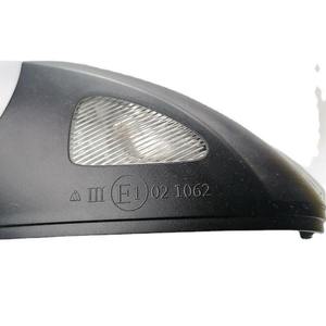 VW SHARAN pour <span class=keywords><strong>TIGUAN</strong></span> Skoda Yedi YETI14-17 Nouveau LED Floor Light Rétroviseur Clignotant Inverse Turn Lamp Shade pour Véhicules - Product Image 3