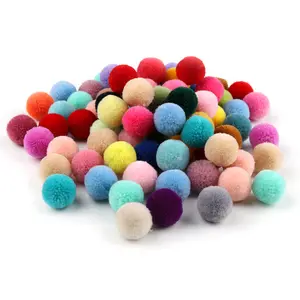 थोक 1.5cm ऊनी यार्न pompoms गेंद शिल्प सजावट कस्टम 15mm यार्न पोम पोम सामान