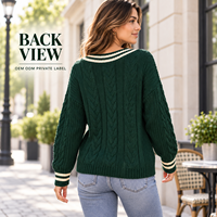 Pull personnalisé pour femme à col en V, tricot torsadé, manches longues, bordure contrastée à rayures, avec logo en relief pour l'automne et l'hiver