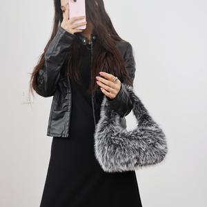 Viviblook Z903AS Nouveau Sac à main en peluche pour femme Petit sac carré Sac à bandoulière en fausse fourrure Sac à main en peluche moelleux pour femme - Product Image 3