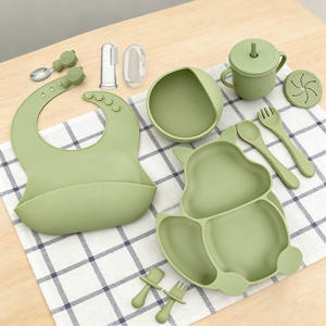 Set di Stoviglie per Bambini in Silicone Alimentare Personalizzato OEM, Piatti Morbidi per Neonati con Ciotola <span class=keywords><strong>a</strong></span> Ventosa e Cucchiaio - Product Image 1