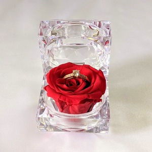 Fournisseur de roses éternelles, fleurs préservées, bague de fiançailles dans une boîte en acrylique Roja pour petite amie, arrangements floraux de mariage, roses - Product Image 5