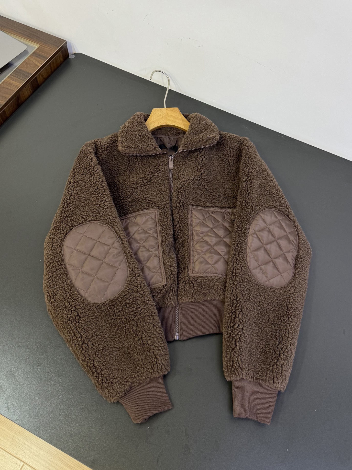 สีน้ำตาล