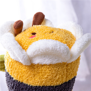 Peluche Abeille Fleur Mignonne <span class=keywords><strong>Personnalisée</strong></span>, Douce et Cuddly, Animal en Peluche Kawaii, Poupée au Design Personnalisé, Décoration de Chambre d'Enfant, Cadeau, Vente en Gros - Product Image 3