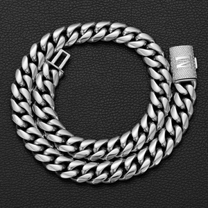 Pulsera de Eslabones Cubanos de Acero Inoxidable de 14 mm de Ancho para Hombre con Cierre de Letras con Circonitas Cúbicas |   Joyería Hip Hop con Iniciales de la A a la Z - Product Image 6