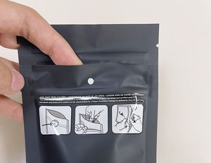 ถุงซิปล็อคกันกลิ่นแบบกำหนดเอง สีดำด้าน <span class=keywords><strong>ป</strong></span>้องกันเด็กเปิดได้  แบบซิป  ผิวสัมผัสนุ่ม  ขนาด 3.5  ถุงไมลาร์ - Product Image 3