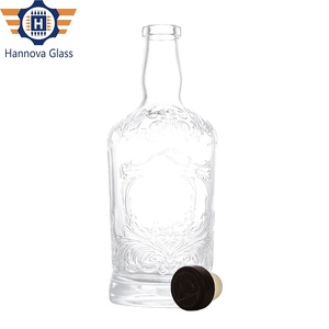 Bouteille en <span class=keywords><strong>verre</strong></span> ronde décorative de 700ml avec logo personnalisé et motifs <span class=keywords><strong>vintage</strong></span> en relief pour alcool whisky <span class=keywords><strong>rhum</strong></span> et spiritueux - Product Image 3