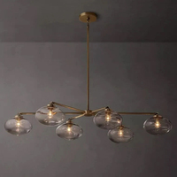Lustre de salon de style américain traditionnel, moderne, industriel, vintage, luxueux, en laiton et verre.