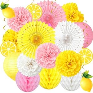 Decorazioni per Feste di Compleanno per Bambini a Tema Limone Estivo: Palline a Nido d'Ape Rosa e Gialle, Fiori di Carta e Striscioni - Product Image 1