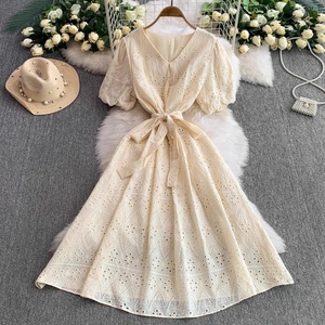 เดรสลำลองทรงเอวสูง แขนพอง แต่งลูกไม้ฉลุลายด้านหน้า คอวี ทรงโรมัน สำหรับผู้หญิง ใส่ได้ในช่วงฤดูร้อน ซักได้ - Product Image 6