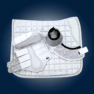 Juego de almohadilla de silla de montar para doma clásica gris claro con purpurina, botas de protección a juego, logotipo personalizado, ribete de cordón plateado, alta calidad - Product Image 1