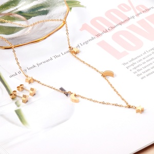 Ensemble de bijoux populaire de haute qualité et pas cher, collier et boucles d'oreilles en acier inoxydable plaqué or avec pendentif étoile et lune pour femmes - Product Image 1
