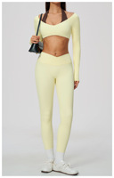 Haut de sport pour femme à col halter et manches longues, décolleté en V profond, effet deux pièces, court, très extensible et respirant, pour le yoga, la course et la gym