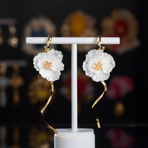 Pendientes de Moda con Diseño de Flor Blanca, Acero Inoxidable 316L, Baño de Oro PVD, Joyería Larga y Elegante - Product Image 3