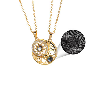 Collier de projection Soleil Lune Étoile, bijoux de fiançailles transfrontaliers, nouveau collier '<span class=keywords><strong>Je</strong></span> <span class=keywords><strong>t</strong></span>'<span class=keywords><strong>aime</strong></span>' en 100 langues pour hommes et femmes - Product Image 1