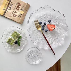 Ensemble d'assiettes en verre irrégulières, résistantes à la chaleur, créatives, pour servir des desserts, du café et du thé dans les hôtels - Product Image 1