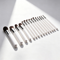 Lot de 15 pinceaux cosmétiques blancs de qualité supérieure avec sac de transport – Collection complète pour poudre, blush, contour, anticernes et lèvres