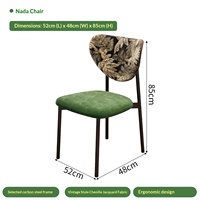Ensemble de mobilier commercial pour restaurant : table et chaises de café, design moderne en bois massif et structure métallique, idéal pour hôtel