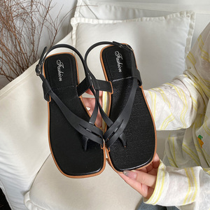 Chaussures de plage polyvalentes et tendance à semelles souples pour l'extérieur, associées à des pantoufles plates décontractées pour femmes - Product Image 2