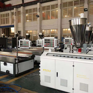 เครื่องทำเฟรมประตูหน้าต่าง upvc มอเตอร์ซีเมนส์เครื่องอัดรีดพลาสติก Exxon หล่อลื่นเคลื่อนที่สายโปรไฟล์พลาสติก - Product Image 1