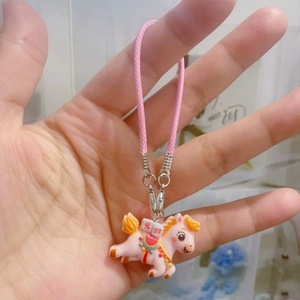 Venta al por mayor de fábrica, <span class=keywords><strong>precio</strong></span> bajo, <span class=keywords><strong>miniatura</strong></span> de poni, llavero creativo, accesorios de decoración para teléfono móvil, colgante para bolso de niñas - Product Image 6